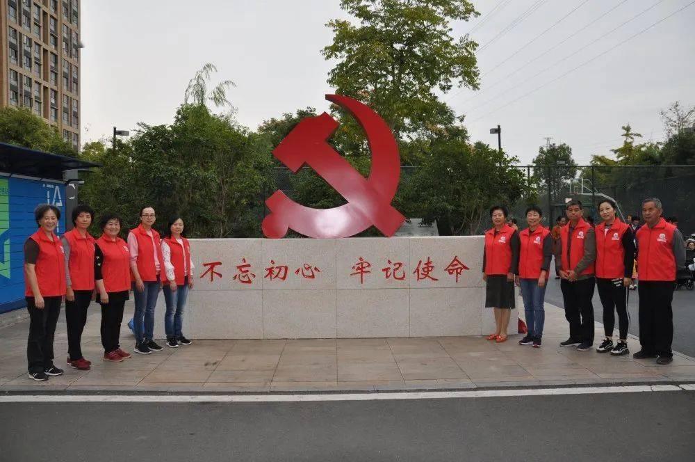 制作人发《狼殿下》幕后照,肖战王大陆拥抱,疾冲渤王组新CP