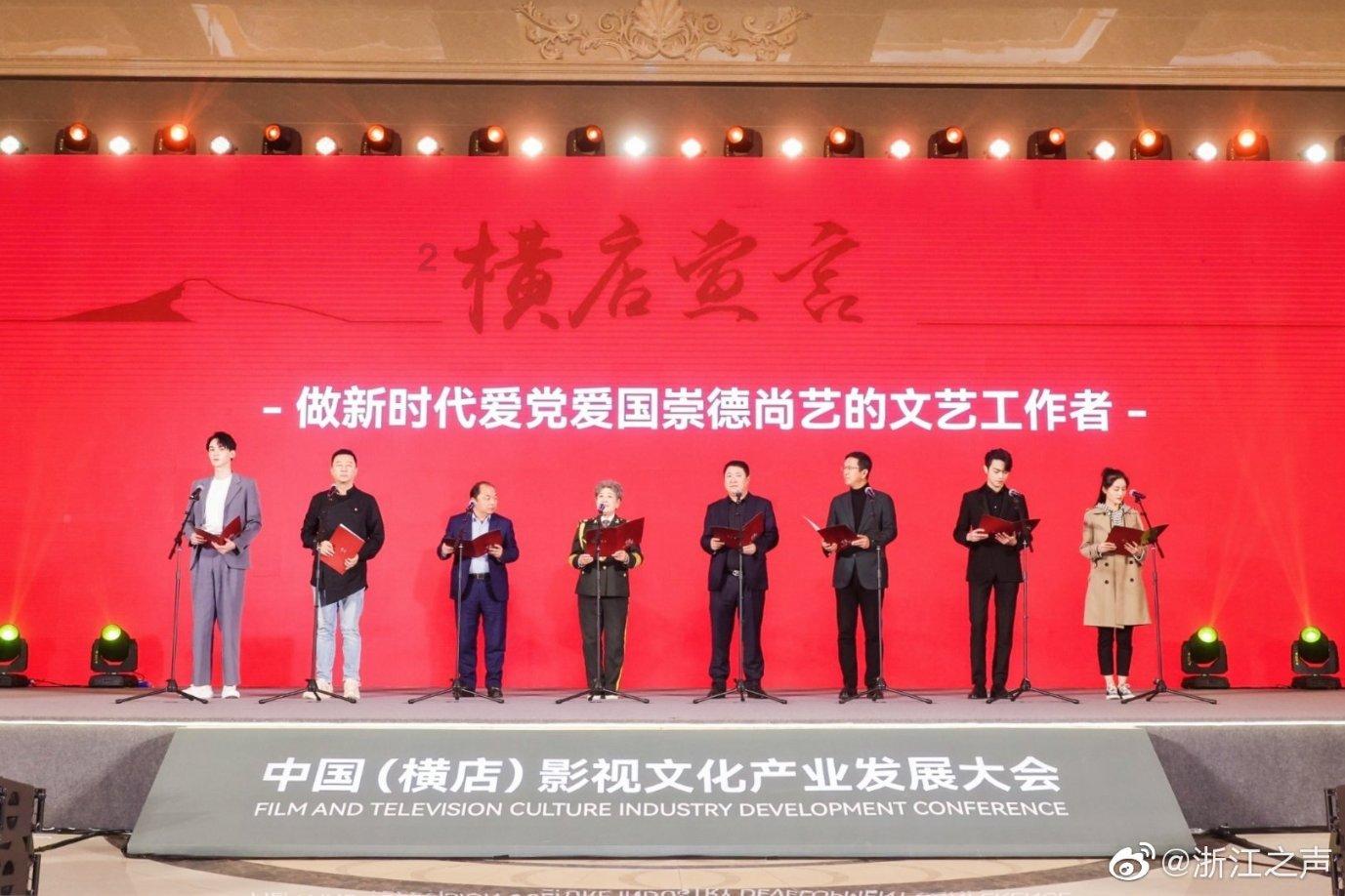摆动小圆球