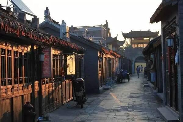 小土豆买鱿鱼被坑700元,管理员怒怼商家:砸早市饭碗我就砸你锅