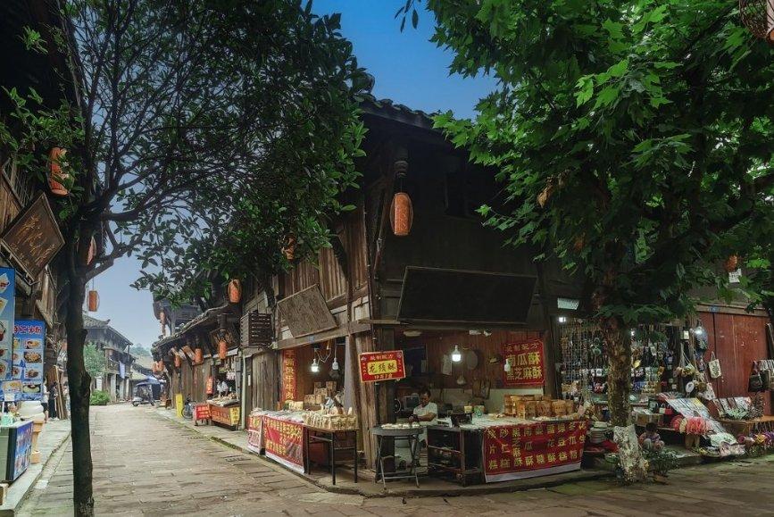 逃离昏暗的废弃城
